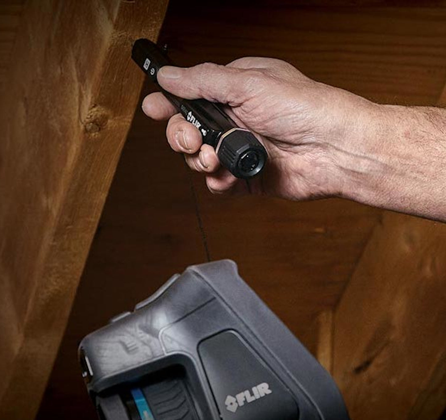 FLIR MR40 Moisture Meter Pen + Flashlight