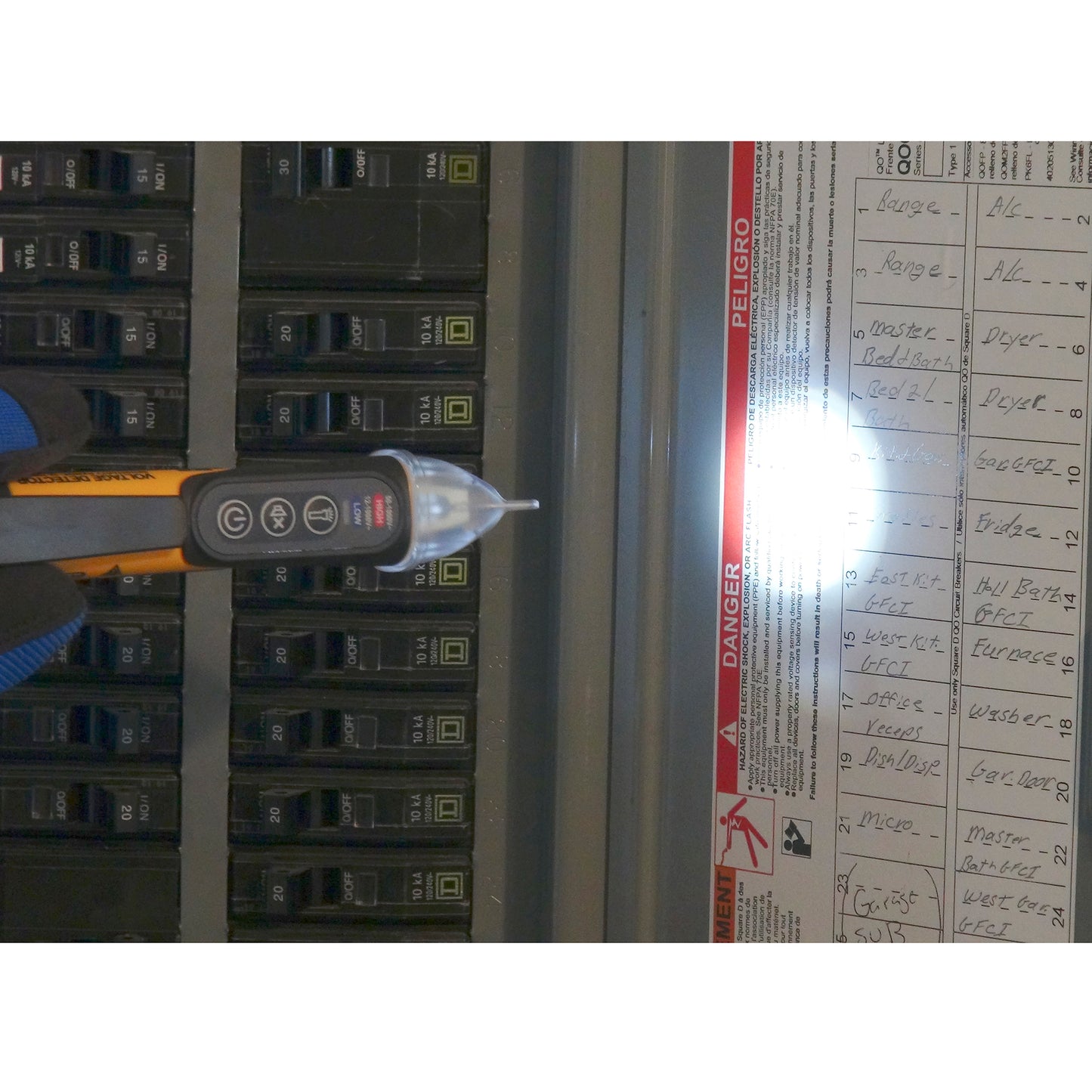 Ideal 61-657 Dual Range 12-1000V AC NCVT w/Flashlight